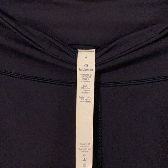 Lulu lemon leggings navy size 4 with pockets - Picture 3 of 3